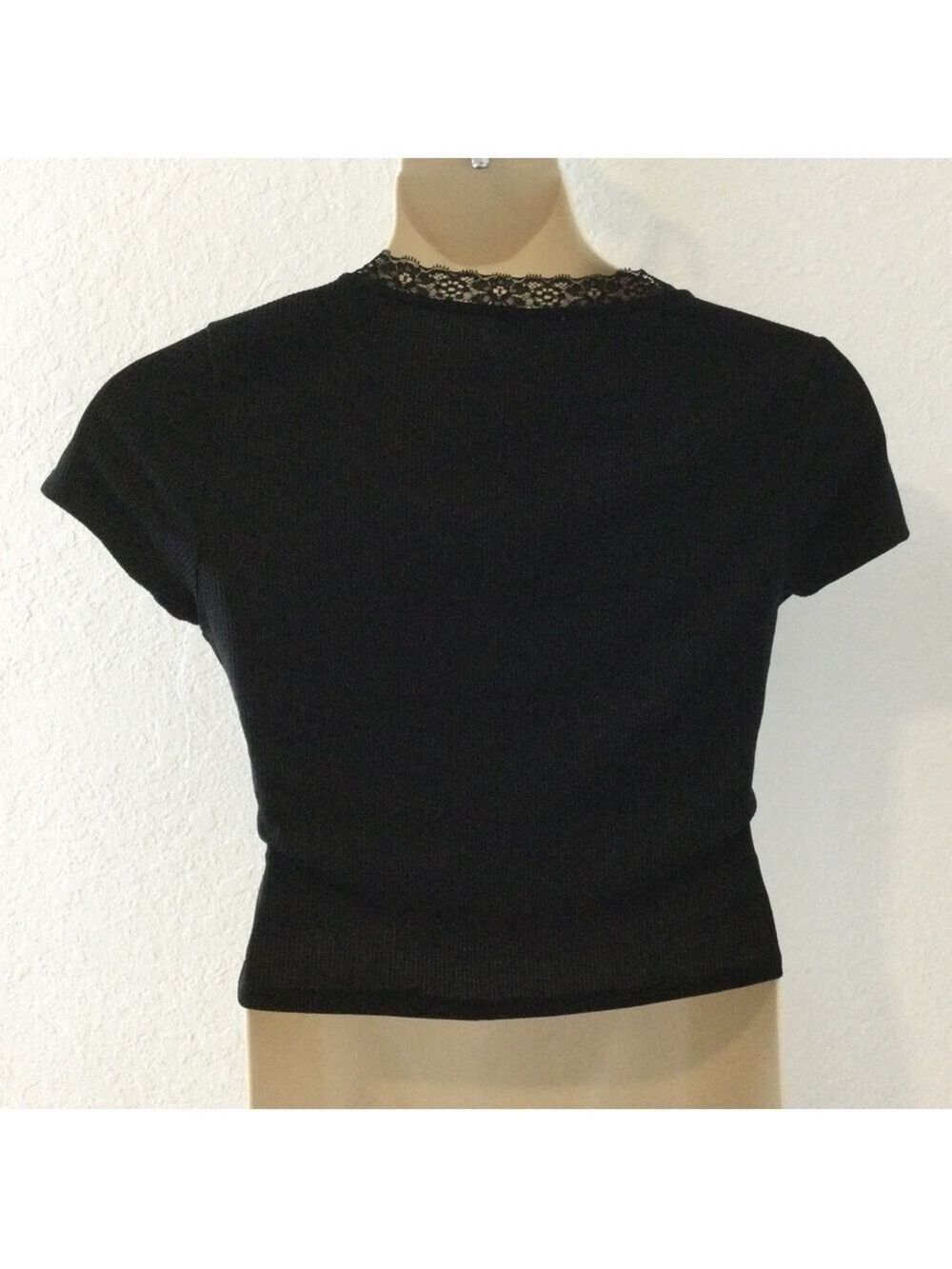 Derek Heart black cropped tee with white lace trim inset Woman’s XL - Picture 3 of 9
